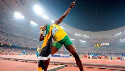 开云体育运营团队-中超联赛激战，科特尼克独中两元，梅州客家五比一大胜送深圳队七连败