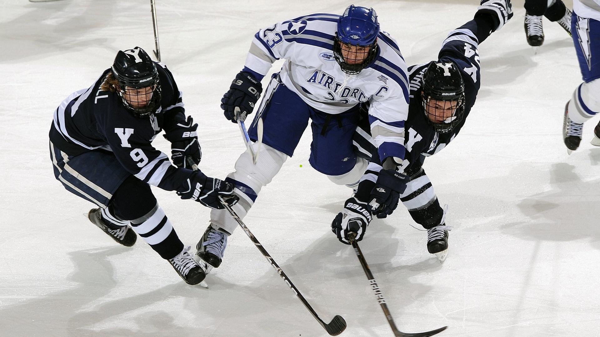 欧冠生死战，比利亚雷亚尔主场鏖战哥本哈根，传控与防反的战术博弈，楚克韦泽一锤定音