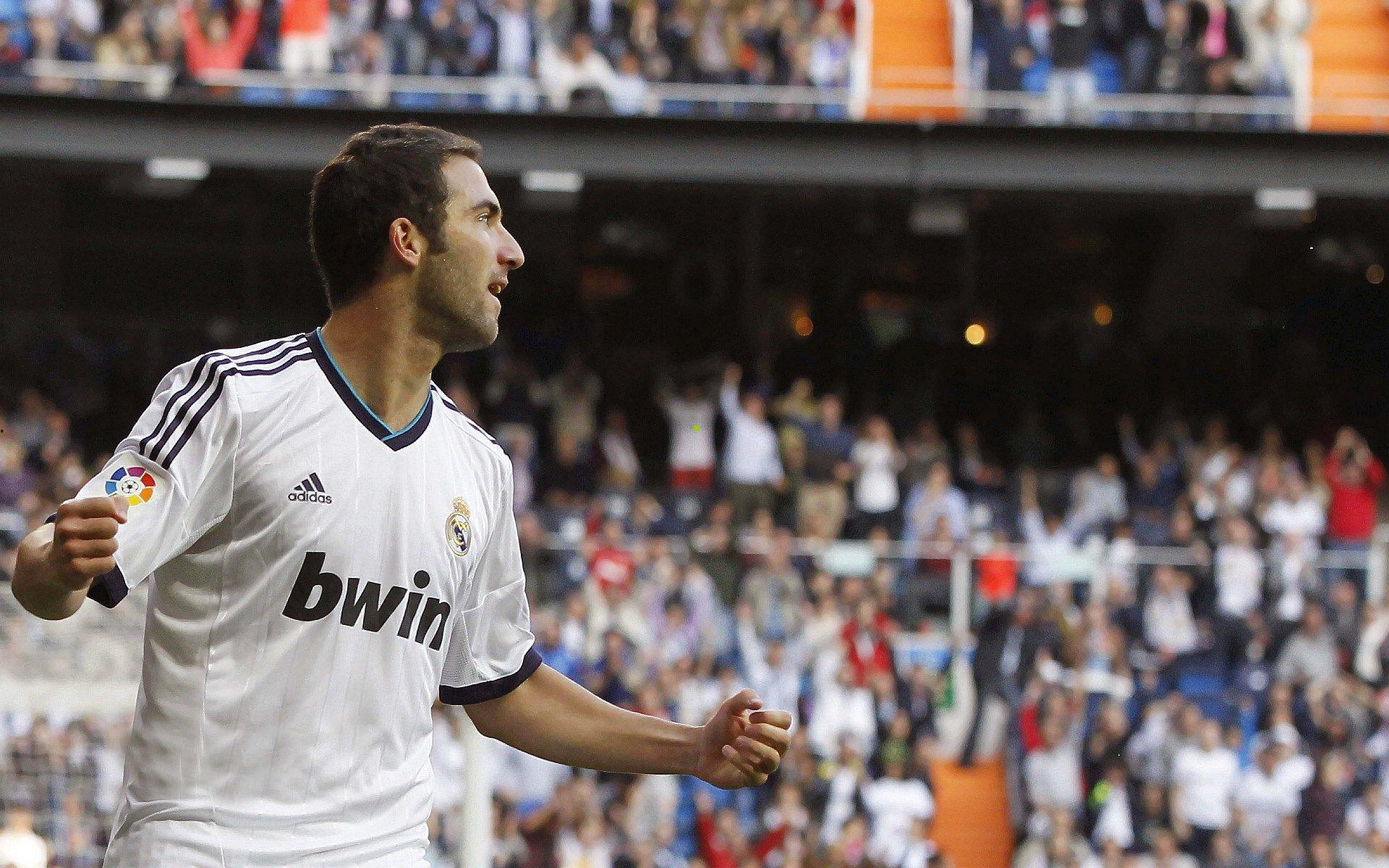 巴萨核心新星伤情出现戏剧性转折 对阵切尔西赛前已感不适 主教练弗里克放行决策引发深度质疑